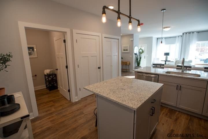 1143 Barrett Street, photo 2