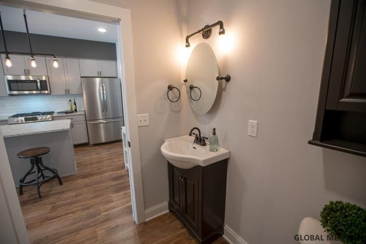 1143 Barrett Street, photo 4