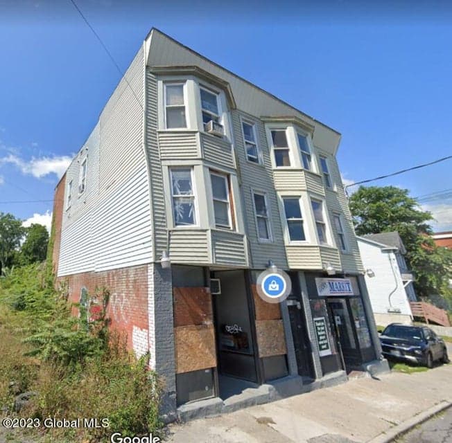 752 Albany Street