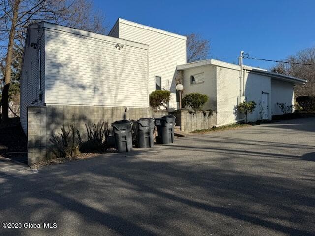 2117/2119 Burdett Avenue, photo 3