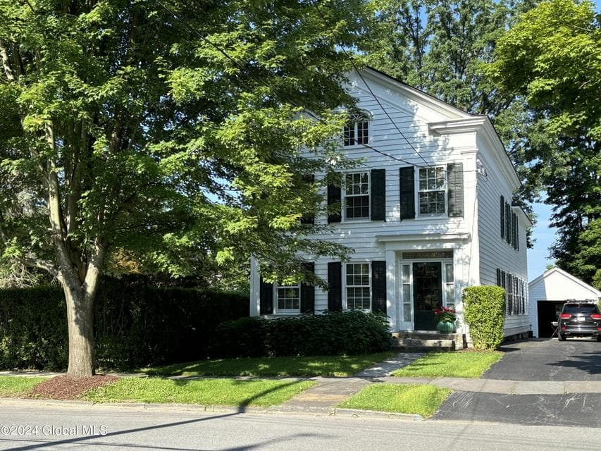 113 S William Street, photo 1