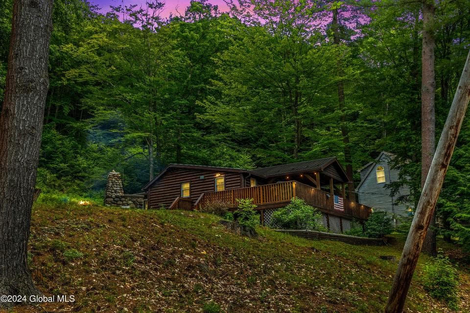 740 E River Drive, photo 2