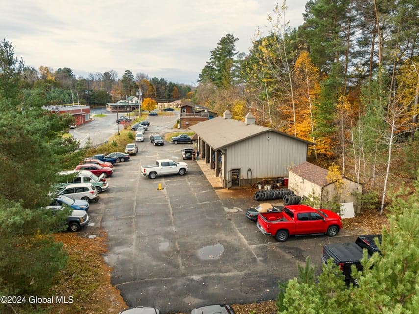 559 Lake Flower Avenue, photo 4