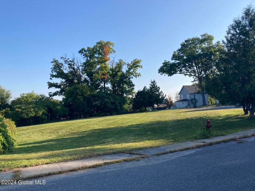L14.200 Treadway Street, Ticonderoga, NY, photo 4