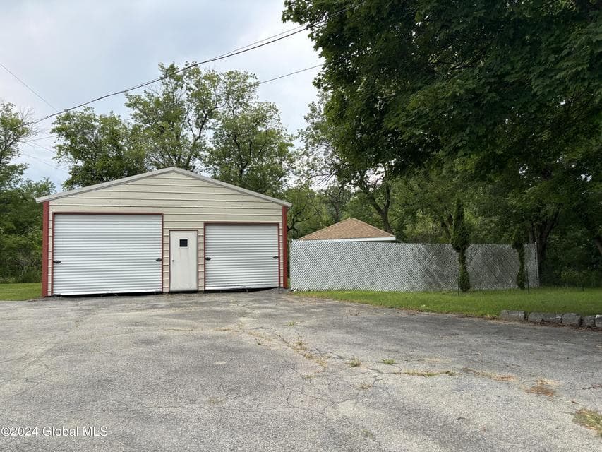527 N Perry Street, Johnstown, NY, photo 4