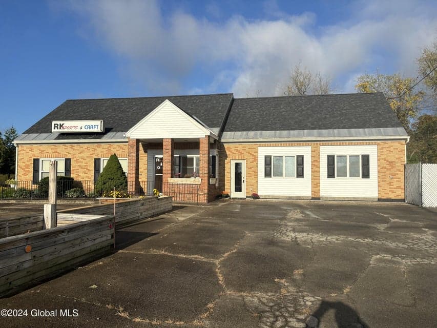 527 N Perry Street, Johnstown, NY, photo 1