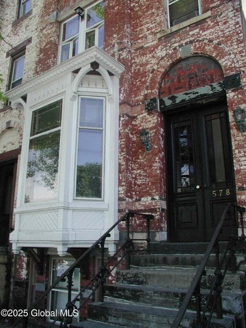 578 Madison Avenue, photo 1