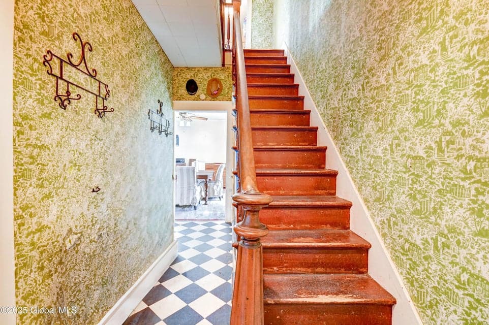 110 Montgomery Street, photo 5
