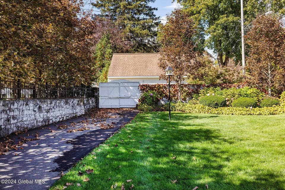 595 N Broadway, Saratoga Springs, NY, photo 4