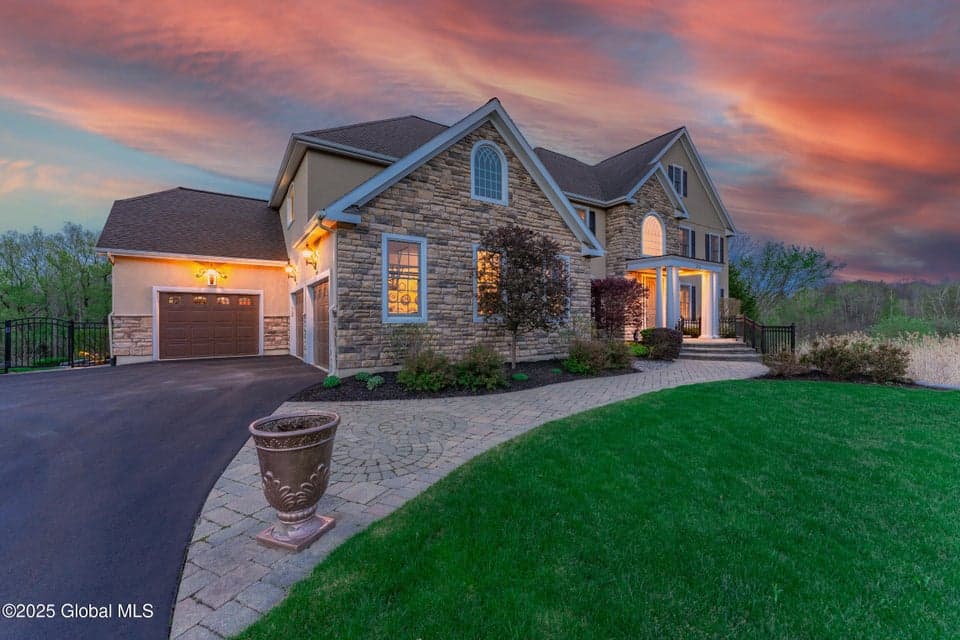 1014 Catherines Woods Drive, Niskayuna, NY, photo 2