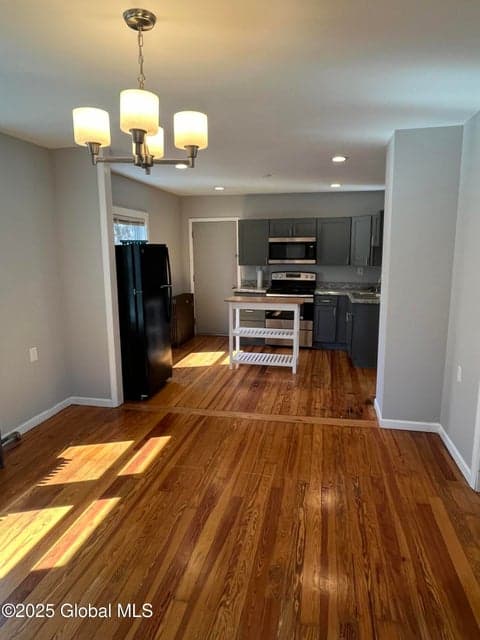 2327 12th Avenue, photo 3