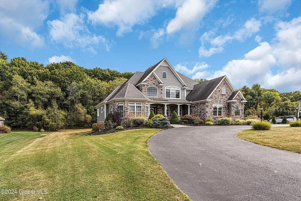 24 Estate Drive, photo 3