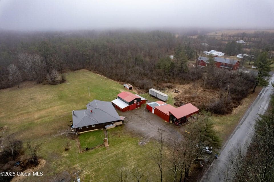 589 Anderson Road, photo 2