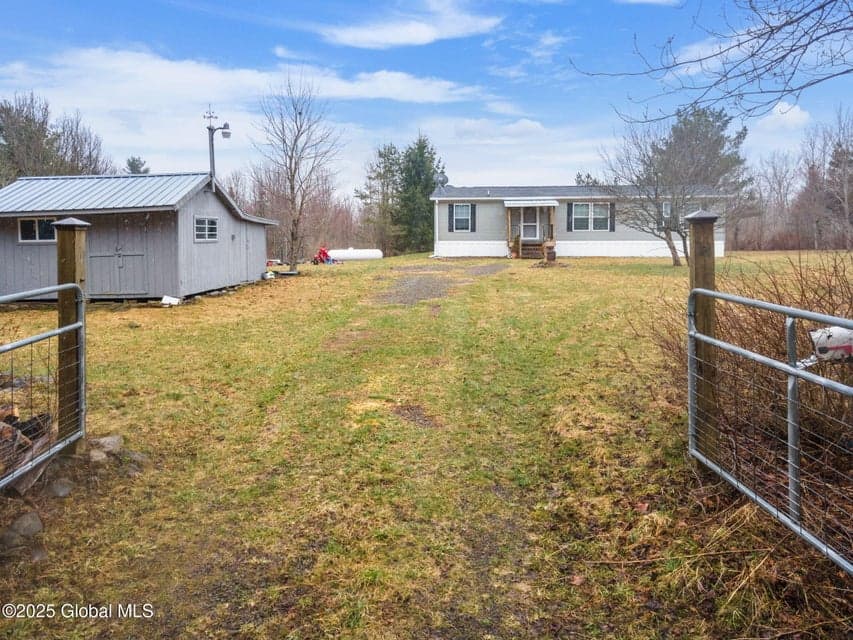 154 Forest Lane, photo 1