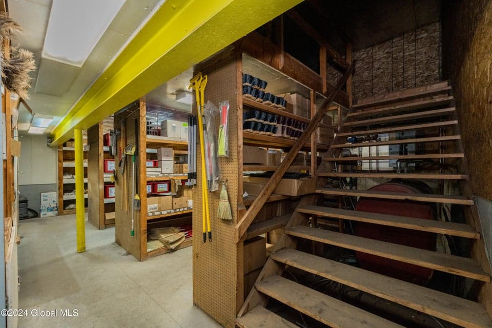 24 W Main Street, photo 3
