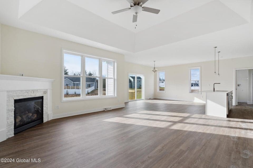 7 Brookhaven Court, Wilton, NY, photo 4