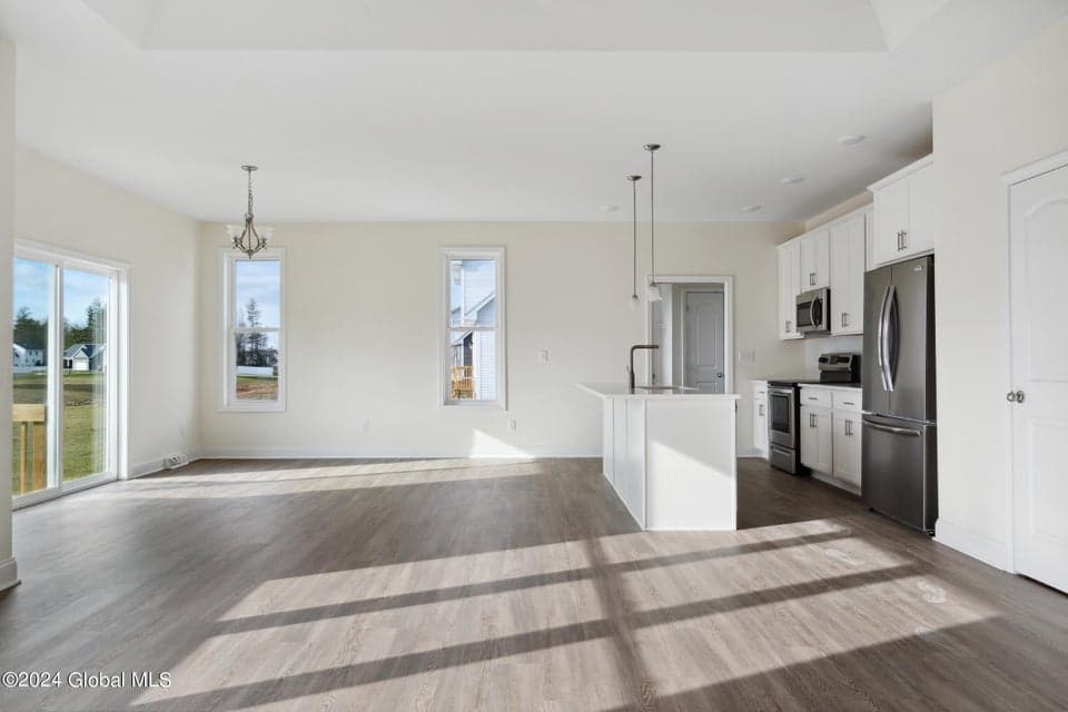 7 Brookhaven Court, Wilton, NY, photo 5