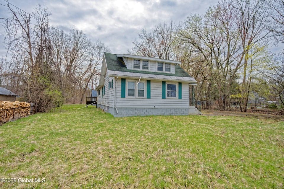 387 Hudson River Road, photo 3