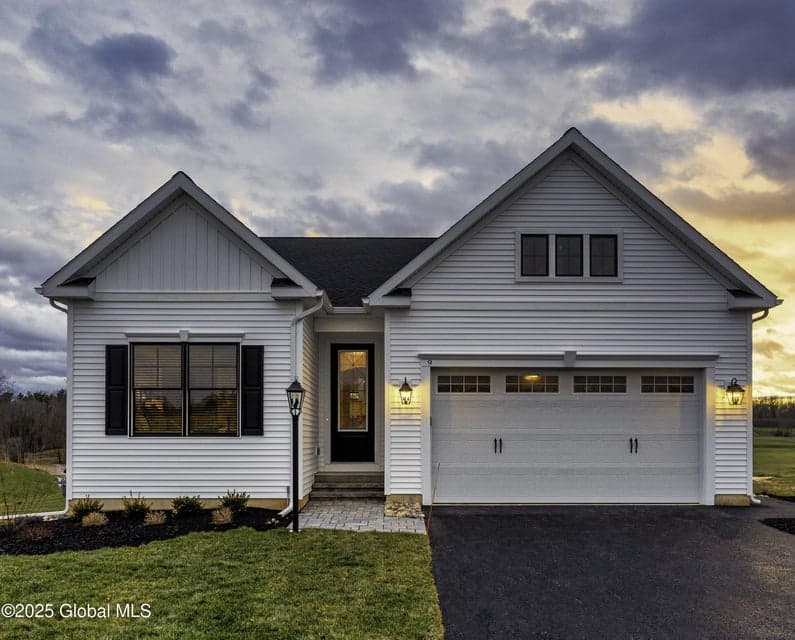 7 Magnolia Drive, Halfmoon, NY, photo 1