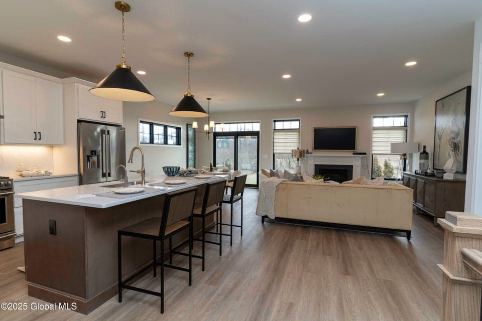 7 Magnolia Drive, Halfmoon, NY, photo 2