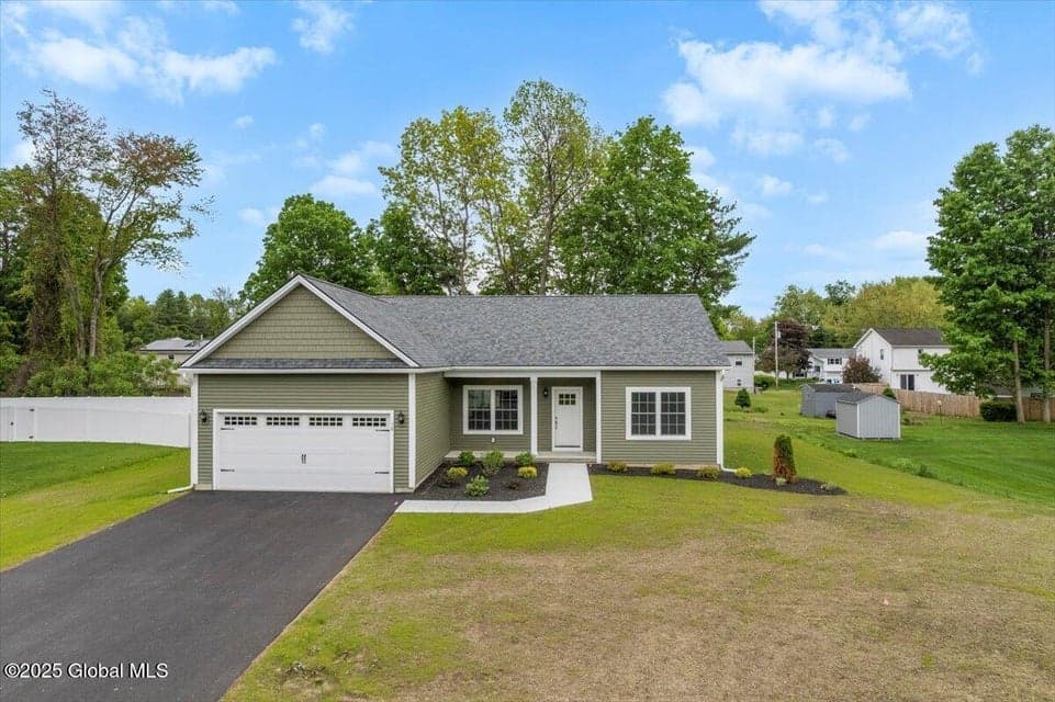 4 Berry Drive, Queensbury, NY, photo 1