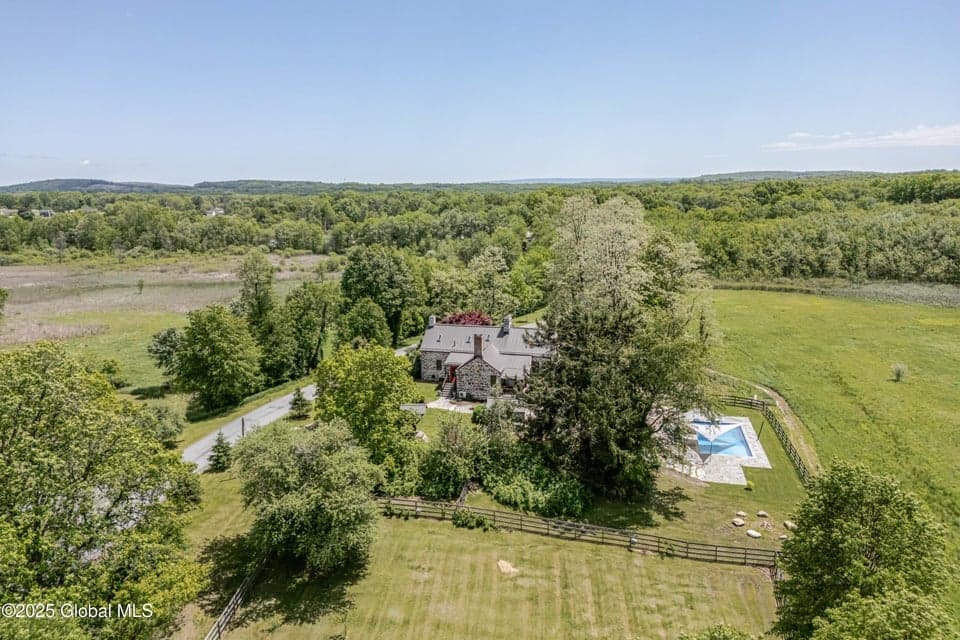 26 Roberson Avenue, photo 2