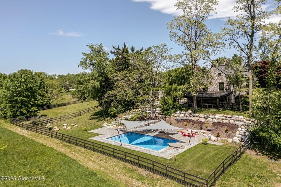 26 Roberson Avenue, photo 3
