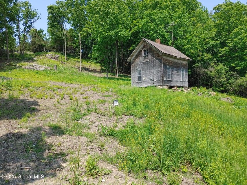 67 Hutton Square Road, photo 1