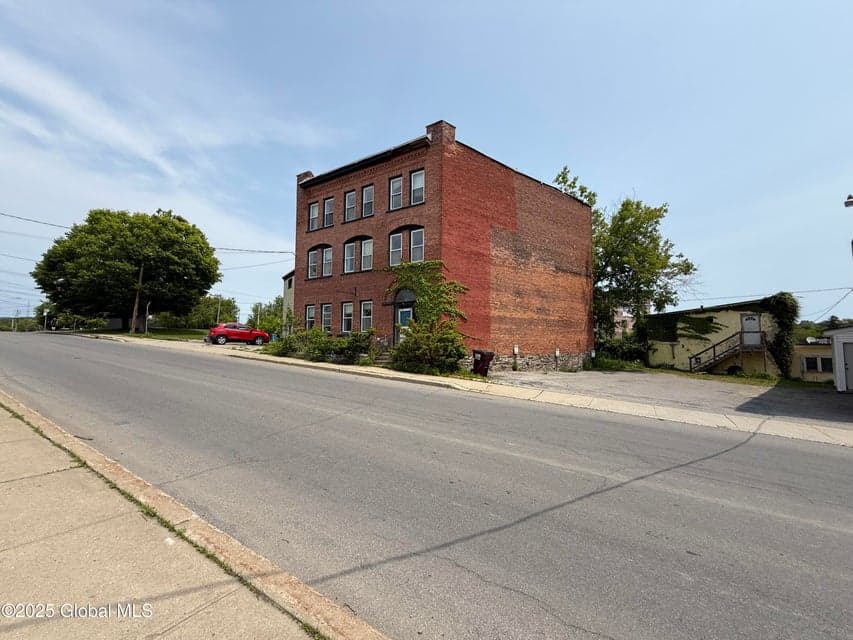 22 Cayadutta Street, Gloversville, NY, photo 4