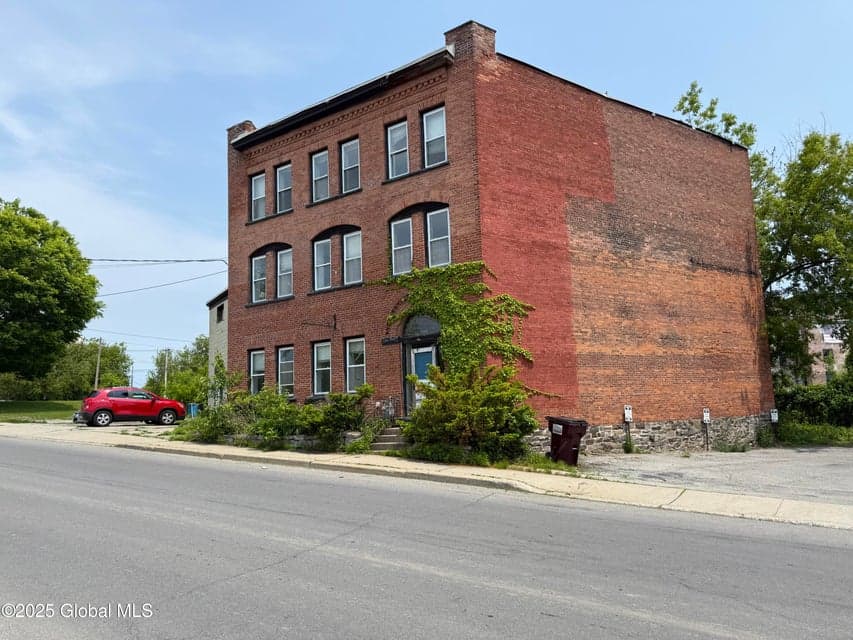 22 Cayadutta Street, Gloversville, NY, photo 2