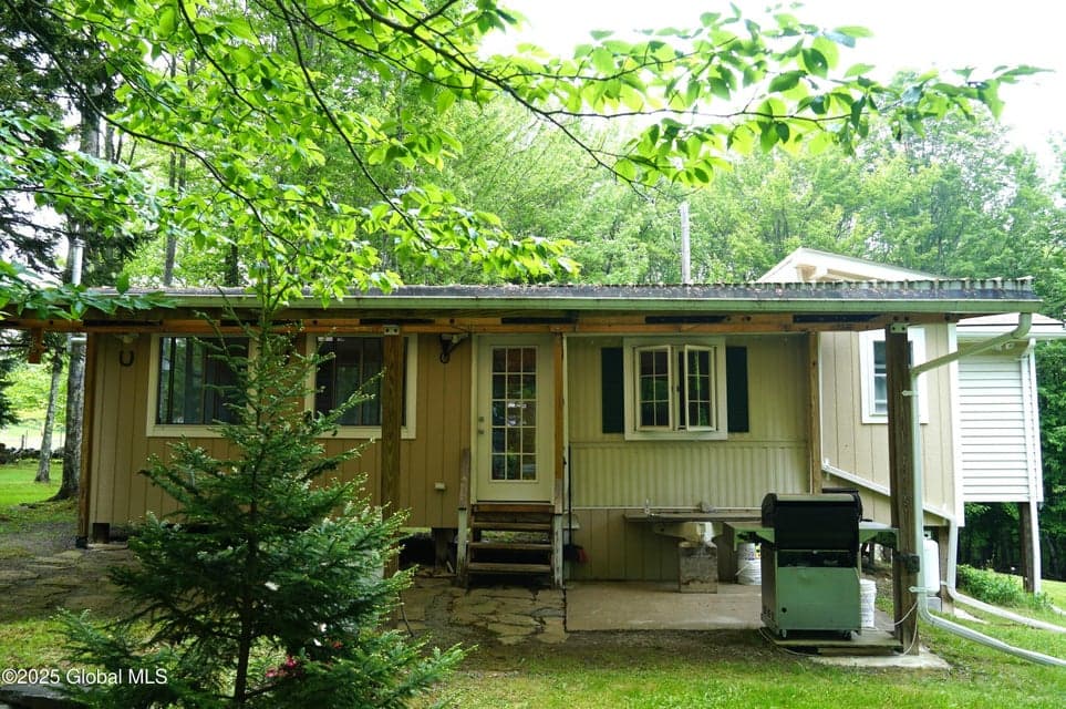 127 Fern Lane, photo 1