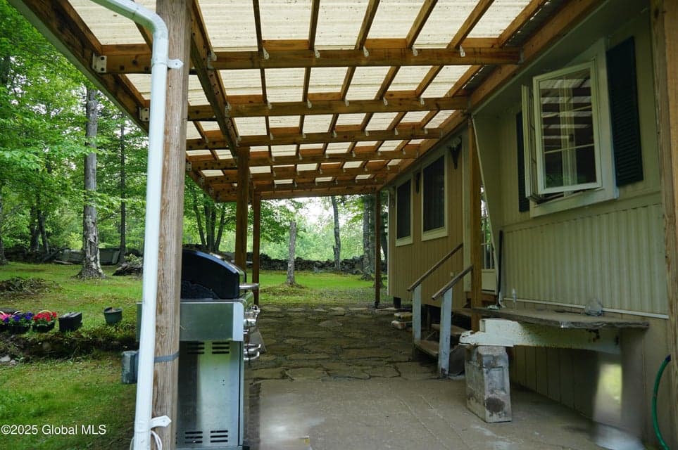 127 Fern Lane, photo 2