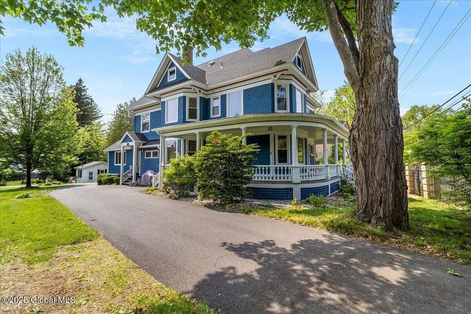 4 Van Dyke Avenue, photo 1