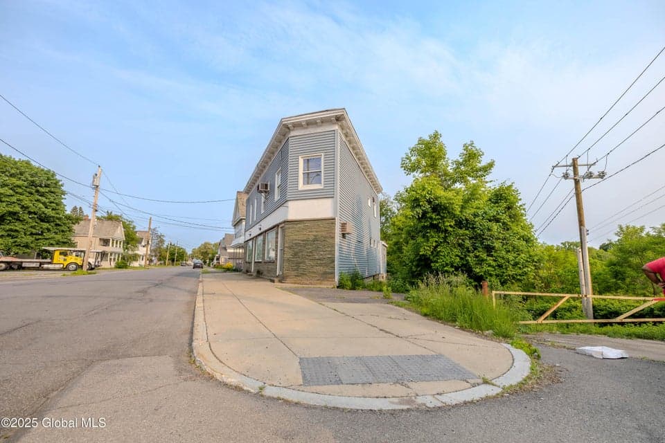 1374 10th Avenue, Schenectady, NY, photo 3