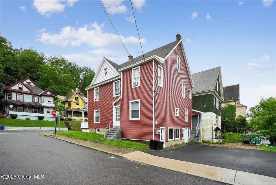329 E Main Street, photo 1