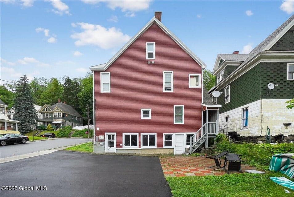 329 E Main Street, photo 3