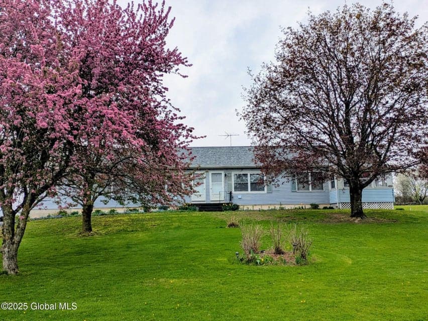 19 Cartier Lane, photo 1