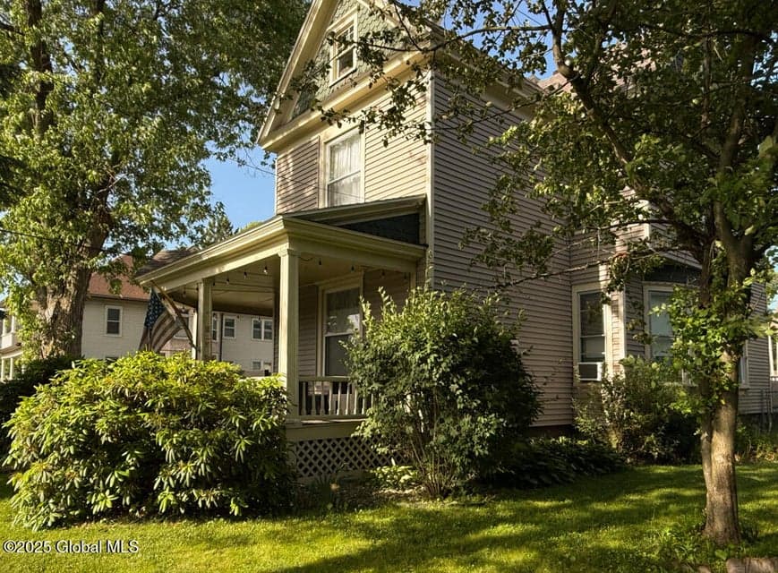 126 Kingsboro Avenue, photo 1