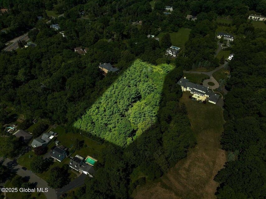 112 Woods Lane, photo 1
