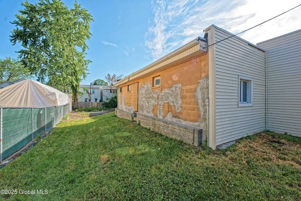 75 Jackson Avenue, Cohoes, NY, photo 4