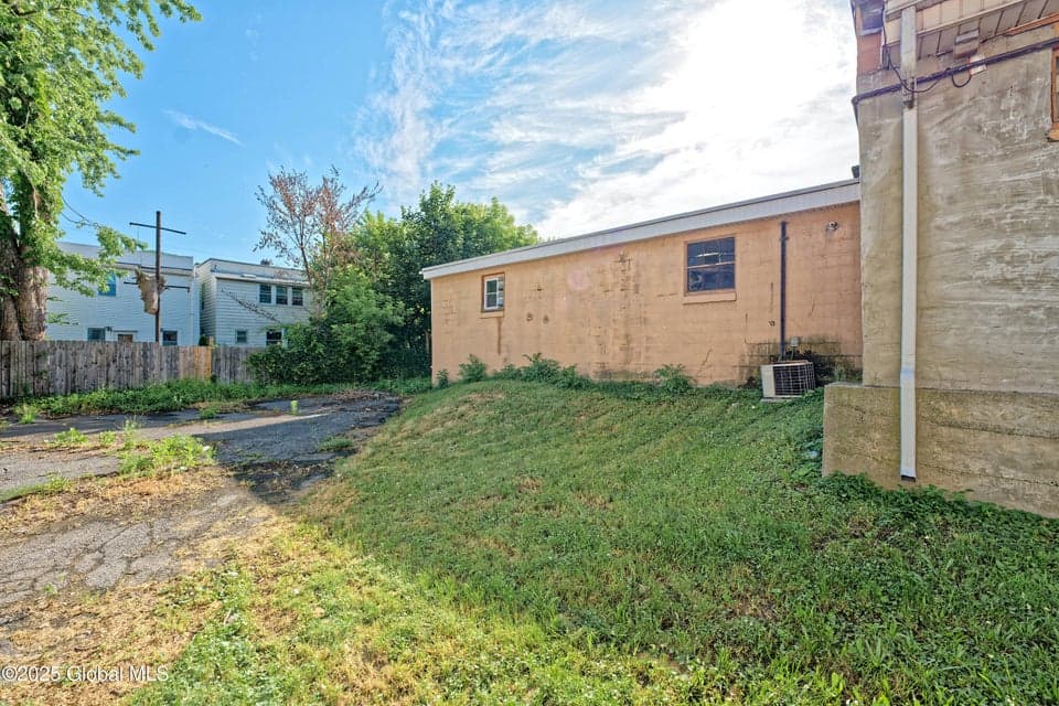 75 Jackson Avenue, Cohoes, NY, photo 5