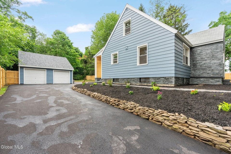 479 Albany Shaker Road, photo 3