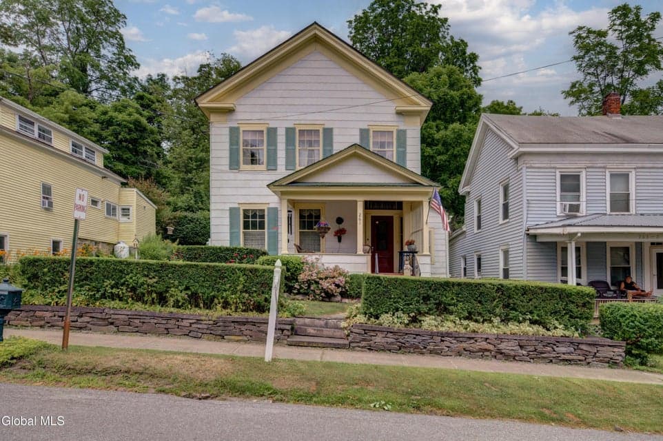 261 Summit Street, photo 2
