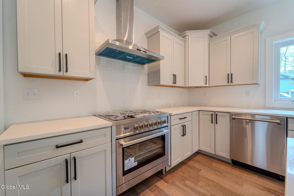 233 Pinewood Drive, photo 4