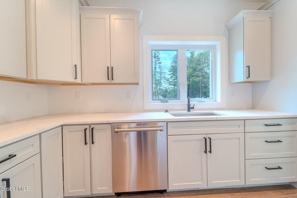 233 Pinewood Drive, photo 5