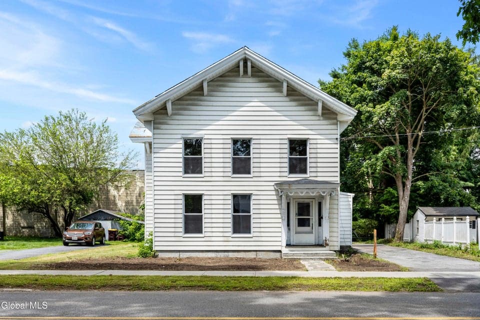 33 Maple Street, photo 1