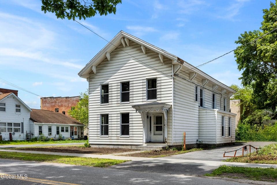33 Maple Street, photo 2
