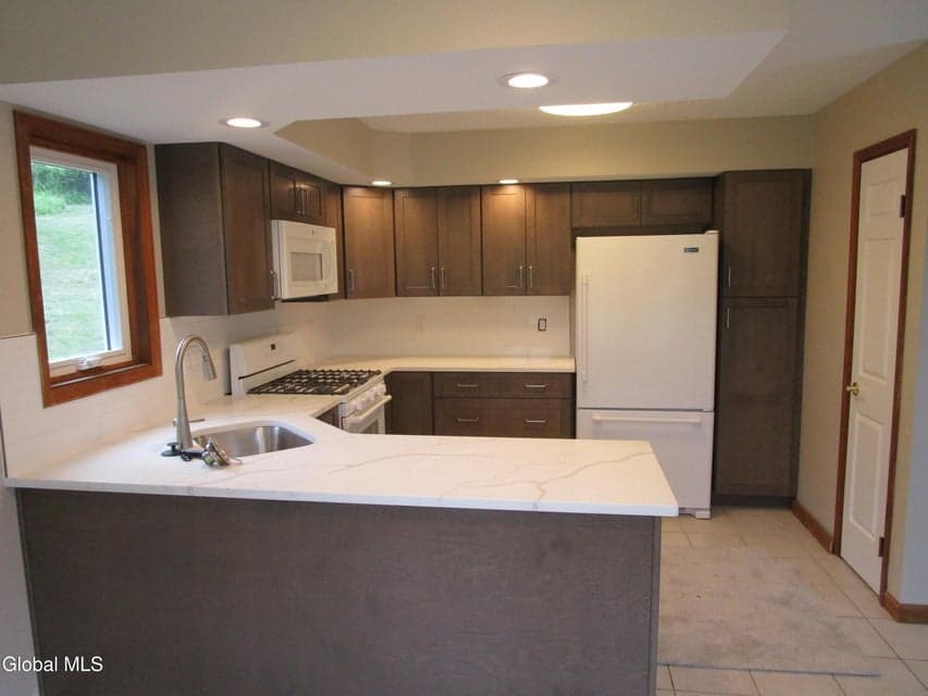 28 Wedgewood Lane, Guilderland, NY 12186, photo 4