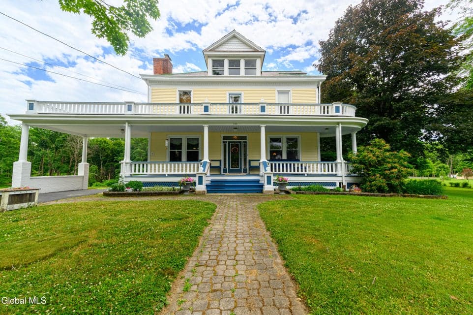 110 Green Avenue, photo 1