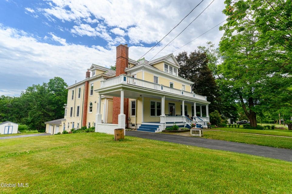 110 Green Avenue, photo 4